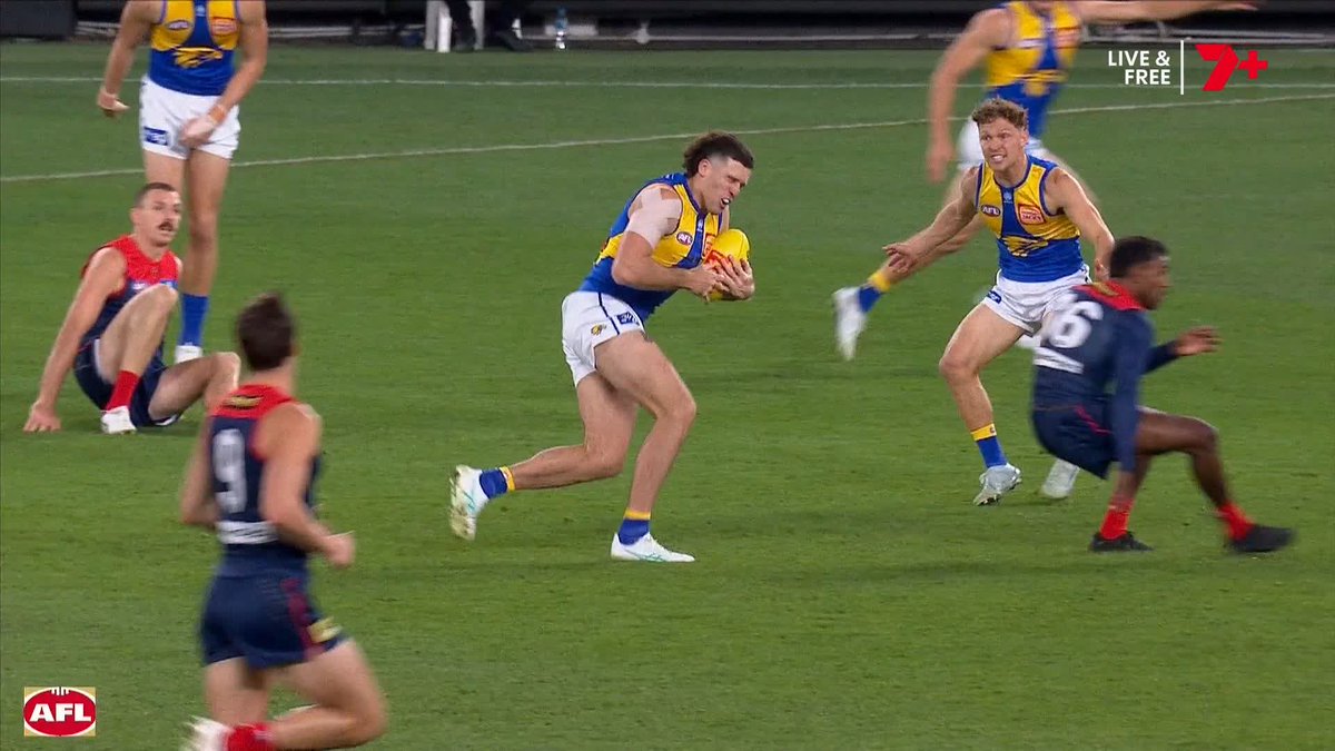 Tom: "If he acted unreasonably then he's probably facing a week on the sidelines." Jobe: "I think he's going to be okay." The panel on Kysaiah Pickett's bump 👇