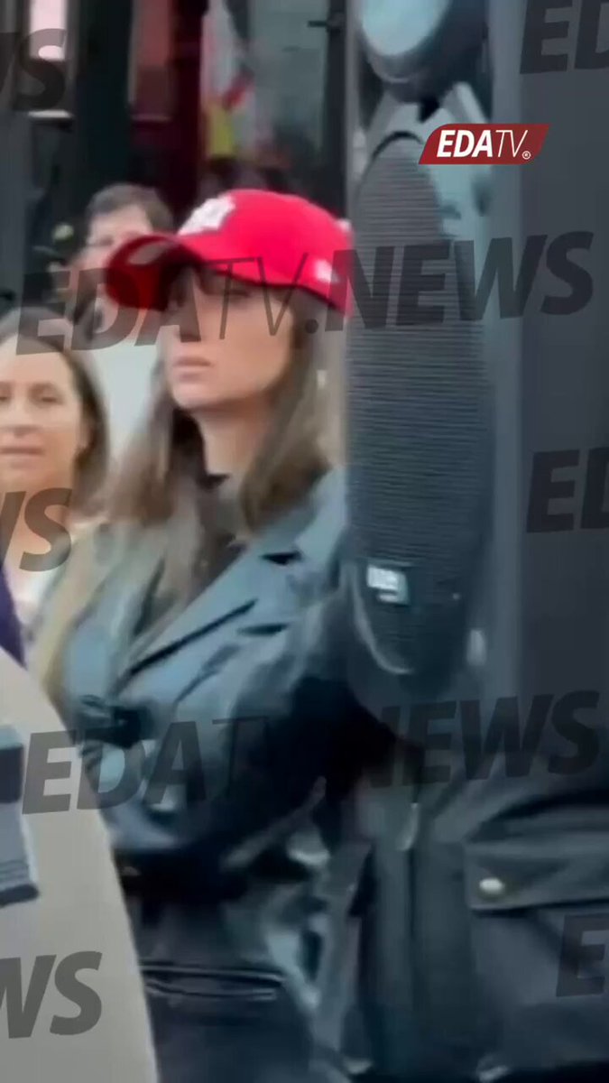 ‼️🚨| Hoy os traemos a la amiga de Elena Reinés y Santaolalla, infiltradísima también en la manifestación de Falange del viernes y haciendo gestos un tanto extraños.