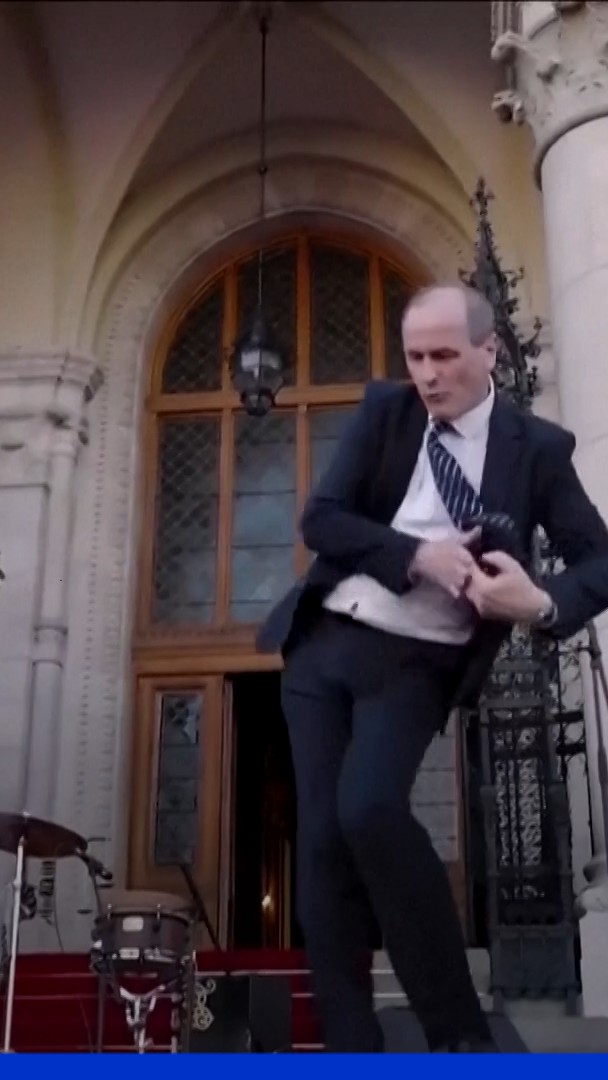 Hongrie: le nouveau ministre de la Santé reproduit sa danse endiablée
