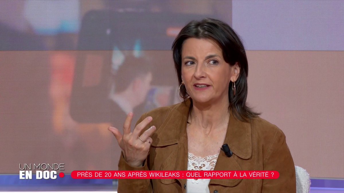«#Assange considérait que plus de transparence entrainerait le pouvoir politique à améliorer ses pratiques, or ce qu’on constate malheureusement c’est que plus vous révélez de complots, plus vous courez le risque d’alimenter les théories complotistes » Caroline Michel-Aguirre #UMED Rebecca Fitoussi