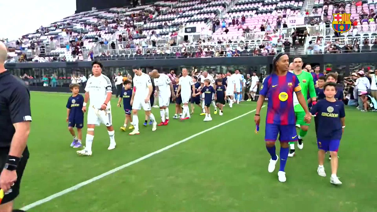 𝗧𝗵𝗲 𝗟𝗲𝗴𝗲𝗻𝗱𝘀 𝗘𝗹 𝗖𝗹𝗮́𝘀𝗶𝗰𝗼 ⚽️ Barça Legends 1️⃣ - 1️⃣ Real Madrid Leyendas