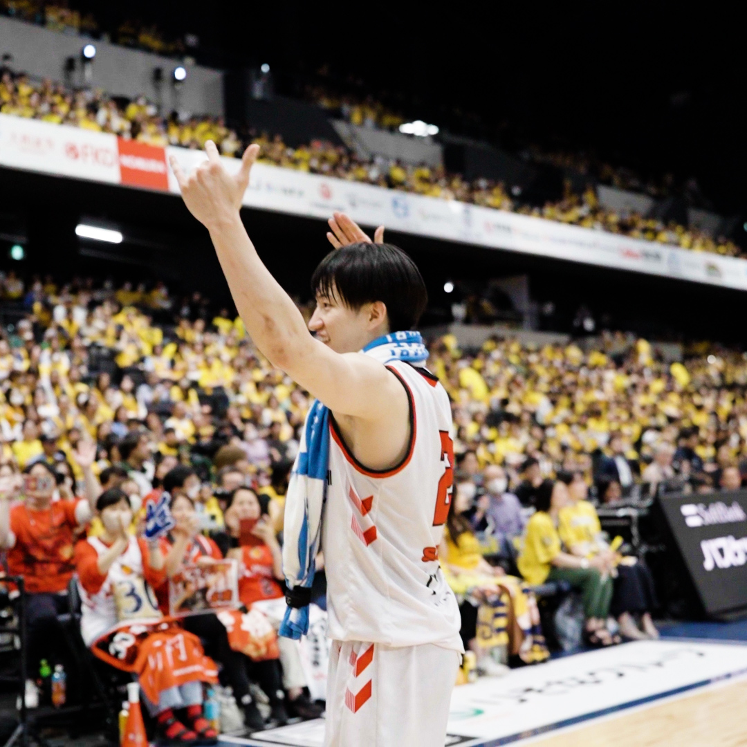 黄色に染まるアリーナで名古屋Dが2連勝！ アウェーに駆けつけたファンと勝利の喜びを分かち合う選手たち🔥 名古屋ダイヤモンドドルフィンズ 公式 #Bリーグ #りそなグループ #Bリーグチャンピオンシップ