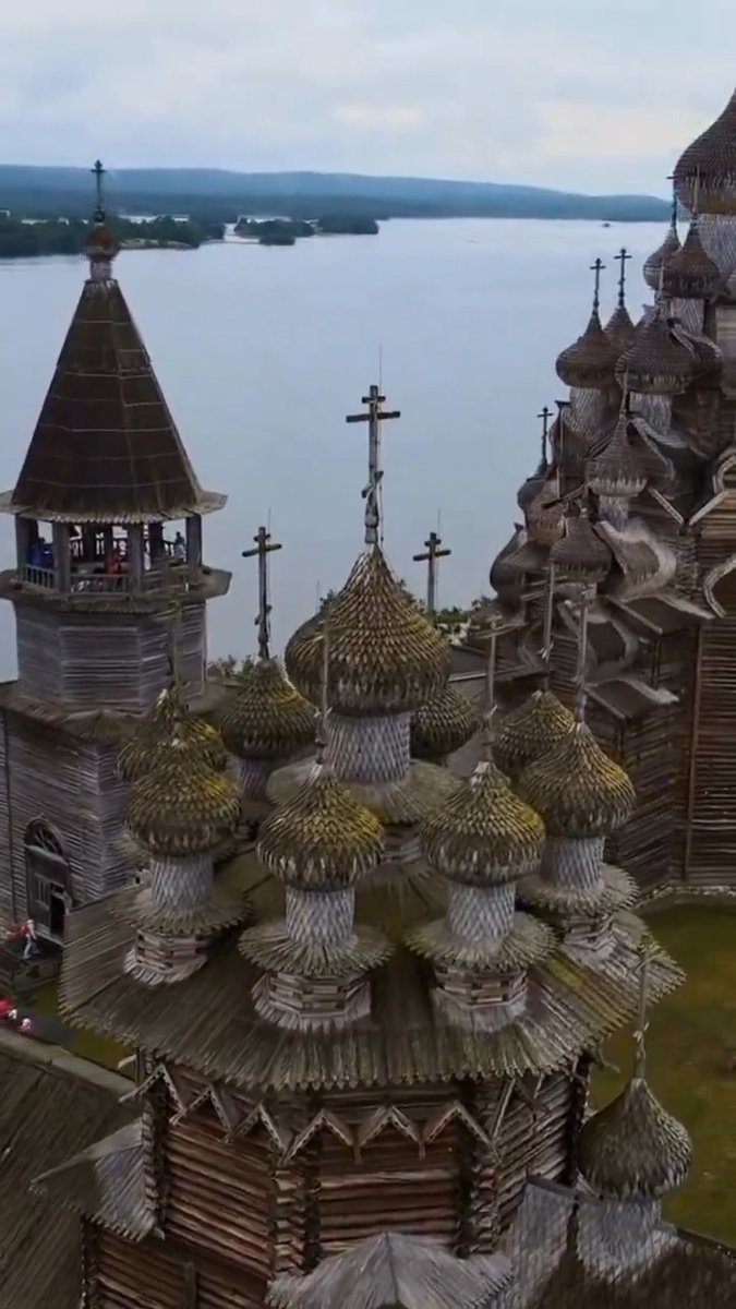 On Sundays, we post churches. Kizhi’s Church on Lake Onega in Russia, with 22 domes, zero metal nails, all built back in 1714.