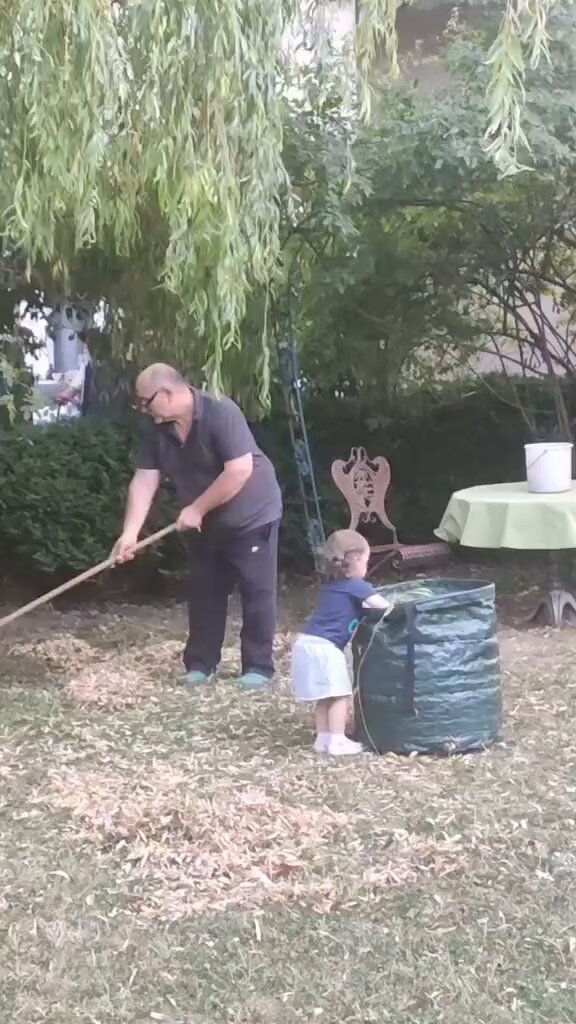 She clearly wants to help.just show her how😅😅😅