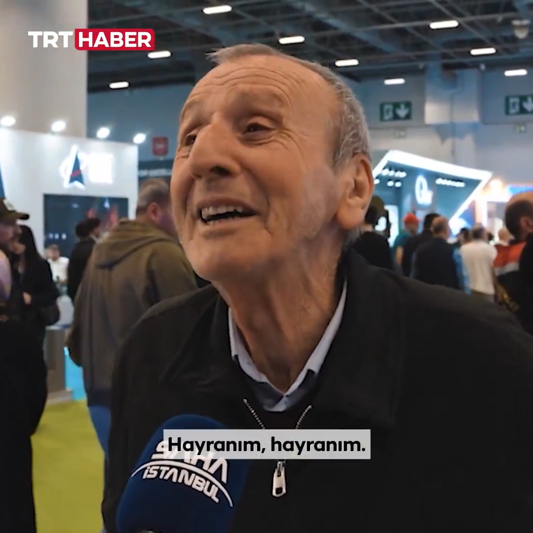 "Ağlayacağım... Ellerimi sürdüm, öptüm... Hizmet edenlerden Allah razı olsun. Bunu böyle görmek benim için ne demek biliyor musun?" #SAHA2026'yı ziyaret eden 70 yaşındaki vatandaş duygularına hakim olamadı.