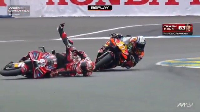 🤯 @peccobagnaia HAS LOST THE FRONT A podium slips away for the Italian 💥 #FrenchGP 🇫🇷