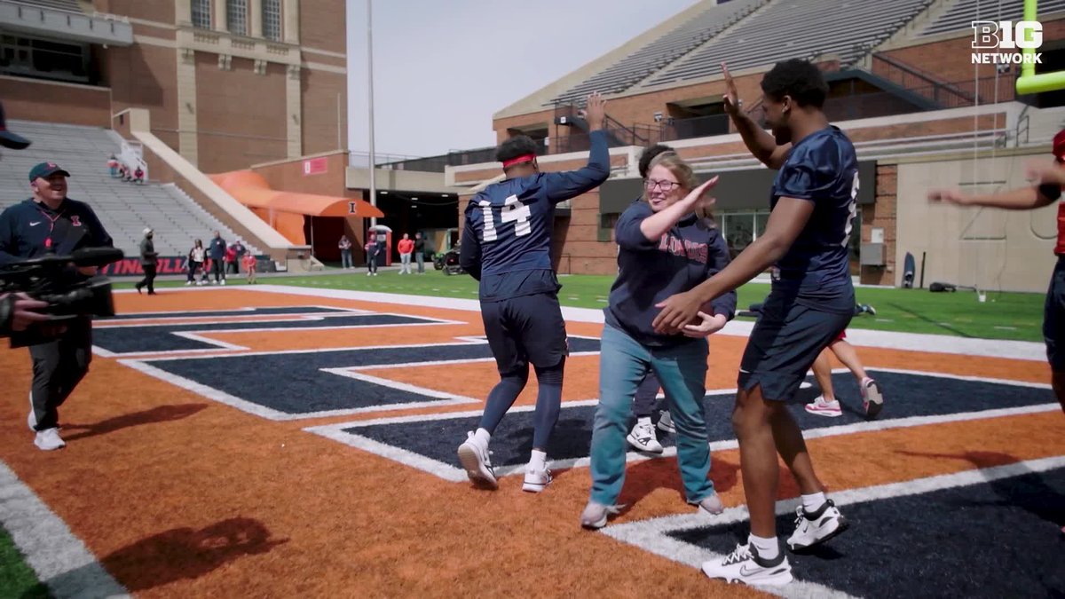This one's for the moms 💐 The Journey takes you behind the scenes of Illinois Football's 𝘔𝘰𝘮'𝘴 𝘋𝘢𝘺 𝘗𝘳𝘢𝘤𝘵𝘪𝘤𝘦 🫶 #MothersDay