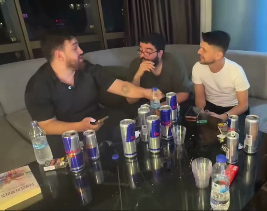 3ucunbiri adlı Youtube kanalına konuk olan DerbederBerk, Testo Taylan hakkında: "Testo Taylan kırmızı çizgimdir. Bana maddi manevi destekte bulunmuştur. Beni hapse girmekten kurtaran biri. Benden yaşça küçük de olsa Testo Taylan öz abimdir."