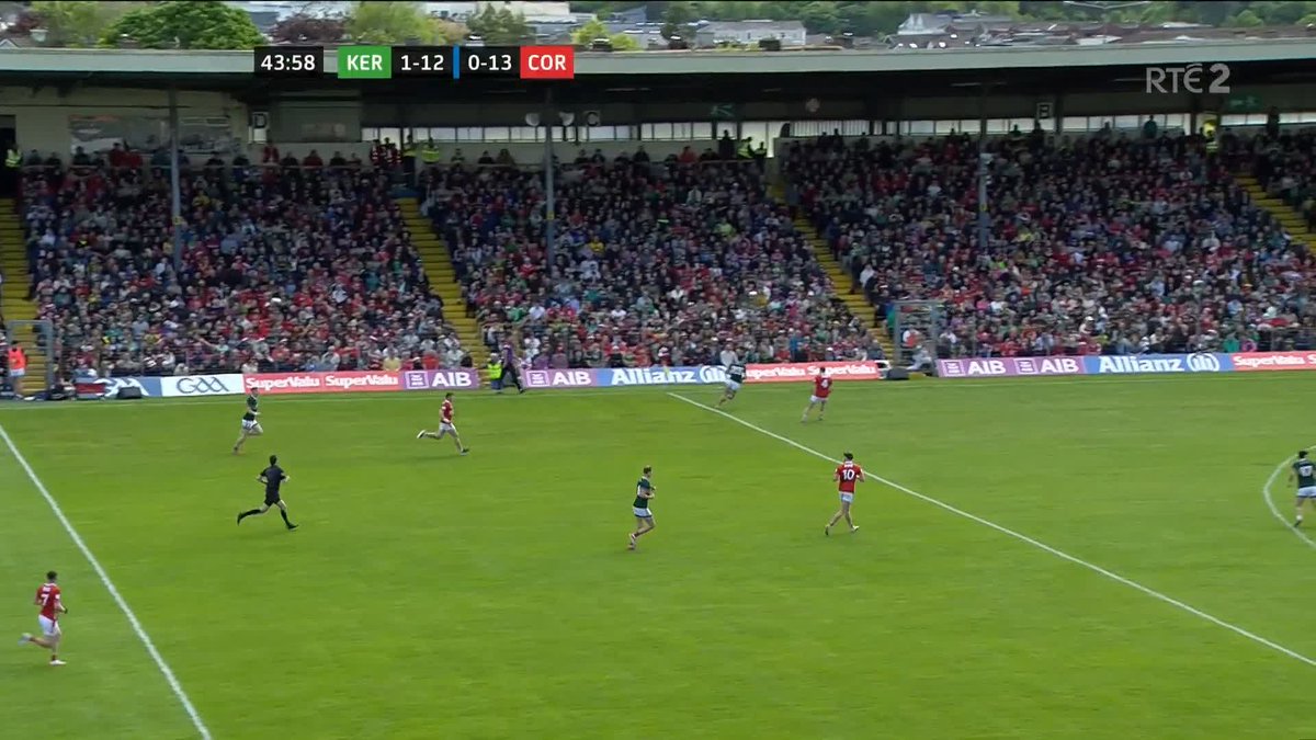 David Clifford with a monster two-pointer but perhaps it shouldn't have counted...... 📱 📺 📻 #RTEgaa