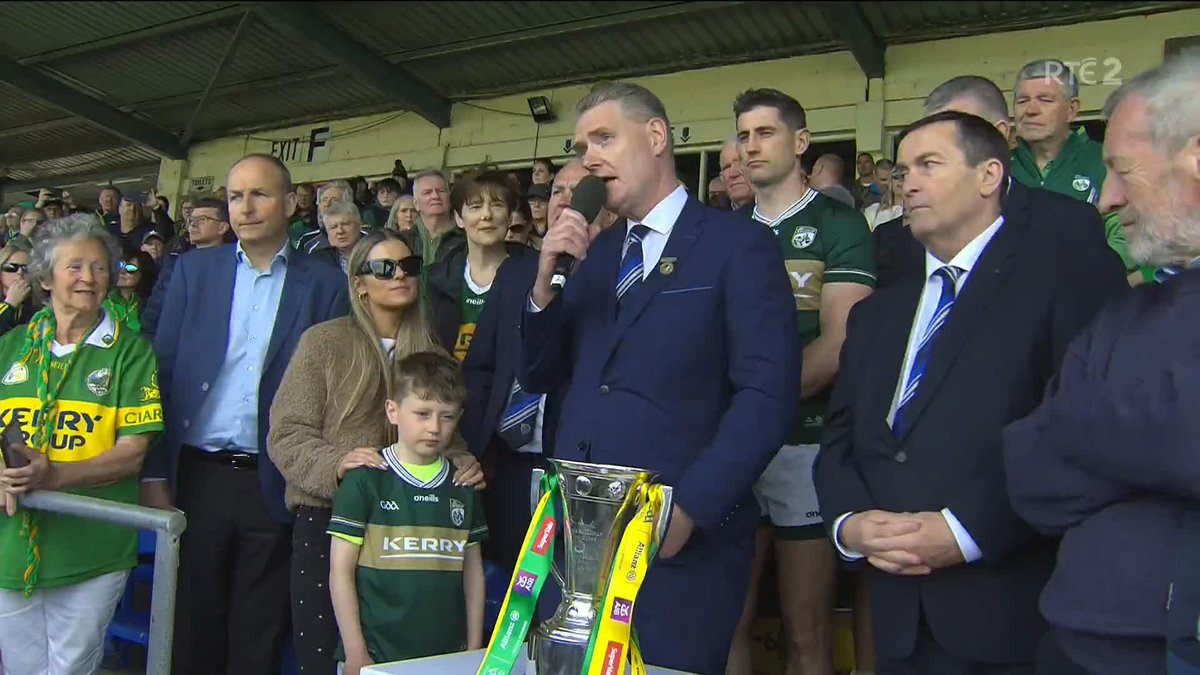 This was class 💚 Young Páidí Geaney, the grandson of the great Páidí Ó Sé, got to present the new Munster Championship trophy named in his grandfather's honour to his dad Paul Geaney after Kerry's win over Cork 👏