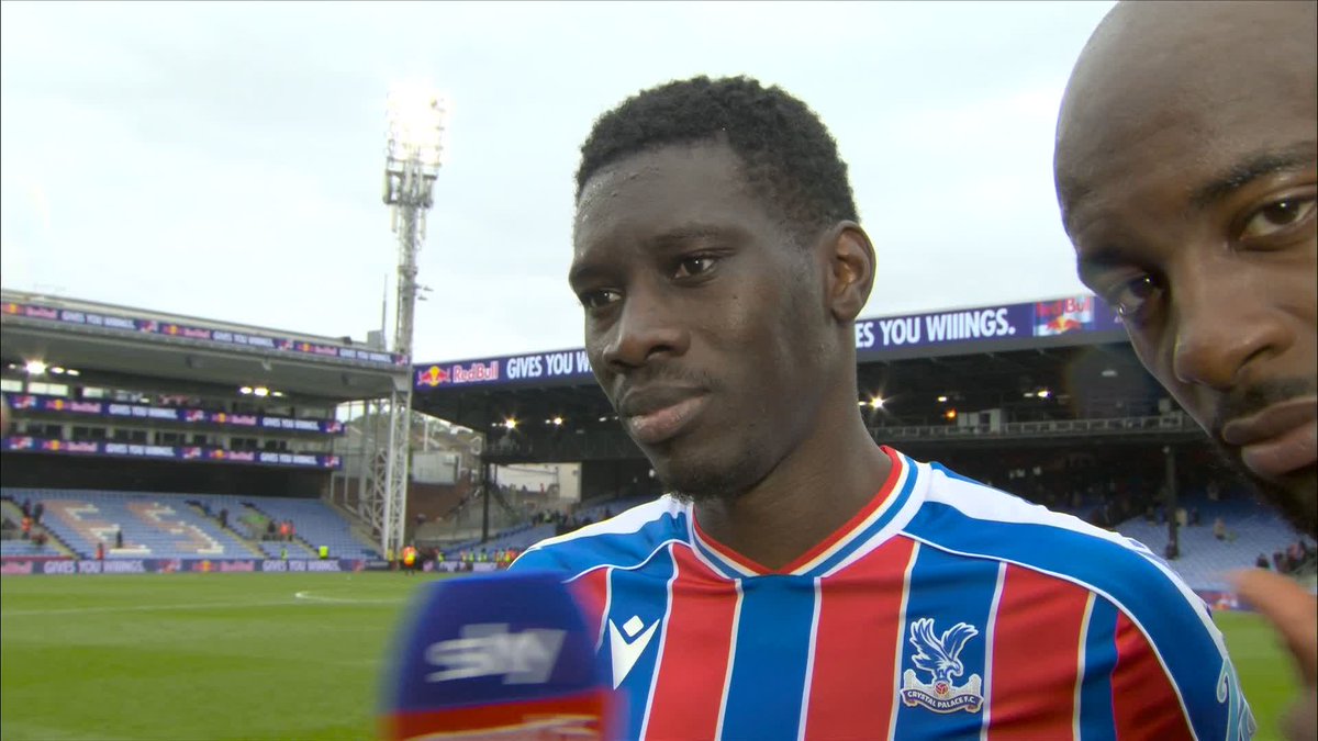 JP Mateta was clearly happy with Ismaila Sarr's POTM award! 😅