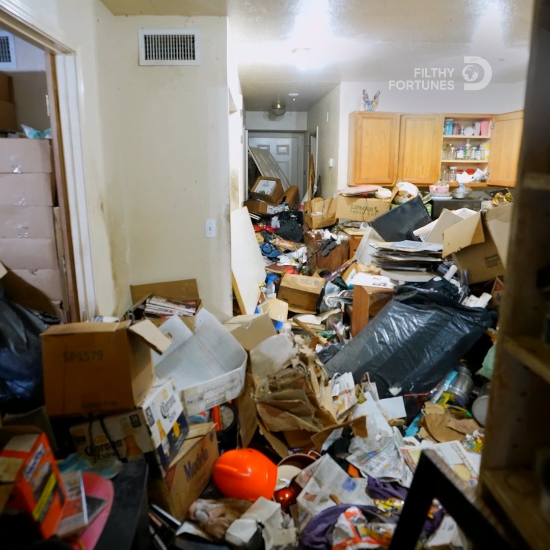 Could this be one of the messiest hoards they've encountered? 🐀 Don't miss a new #FilthyFortunes tonight at 9P on Discovery.