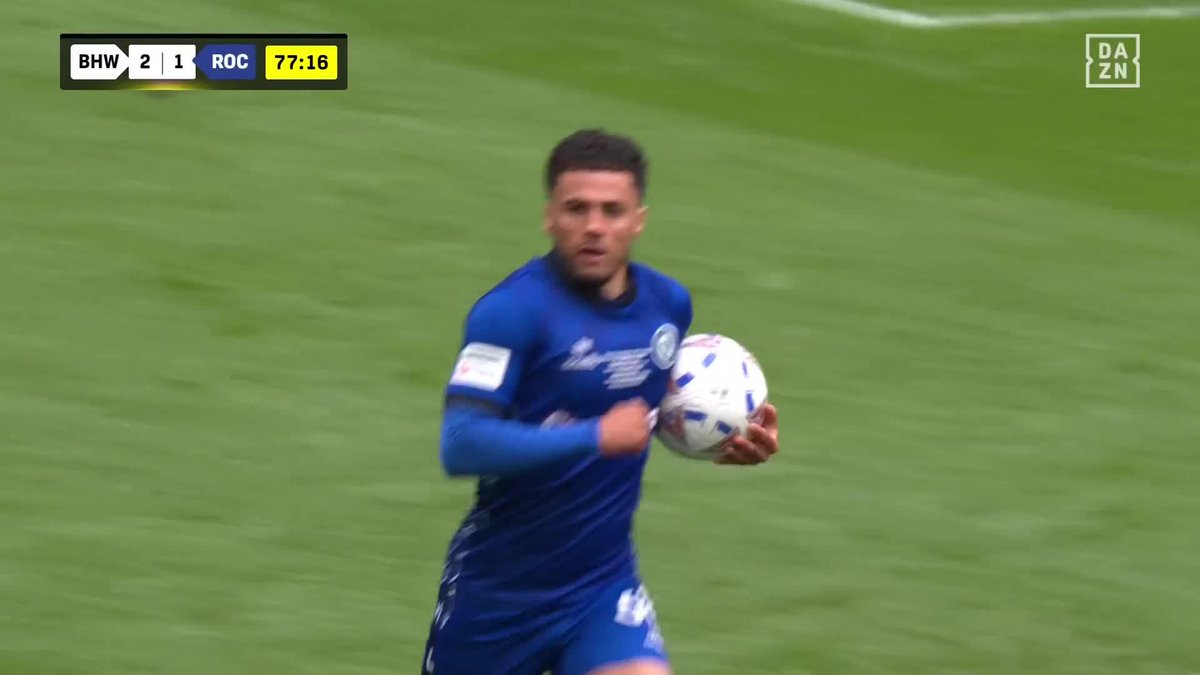 😱 Long ball up the middle. Set up. HOPE! Rochdale's Tyler Smith gets one back in the Promotion Final!