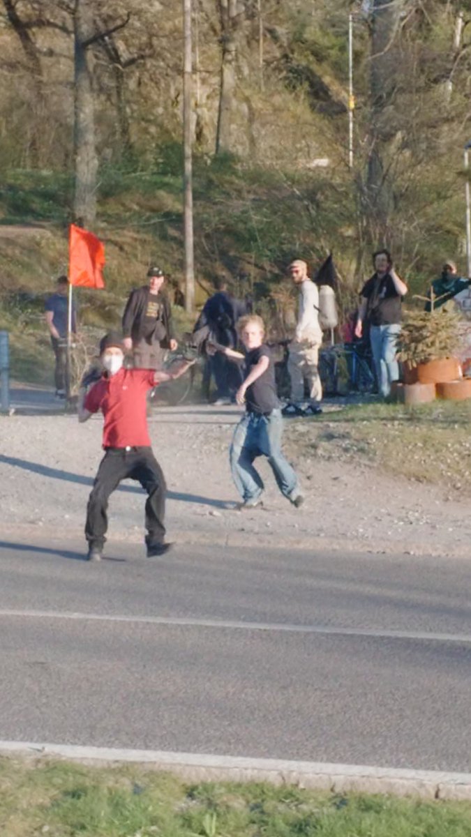 Det dröjde inte länge innan man blev igenkänd av Antifa.