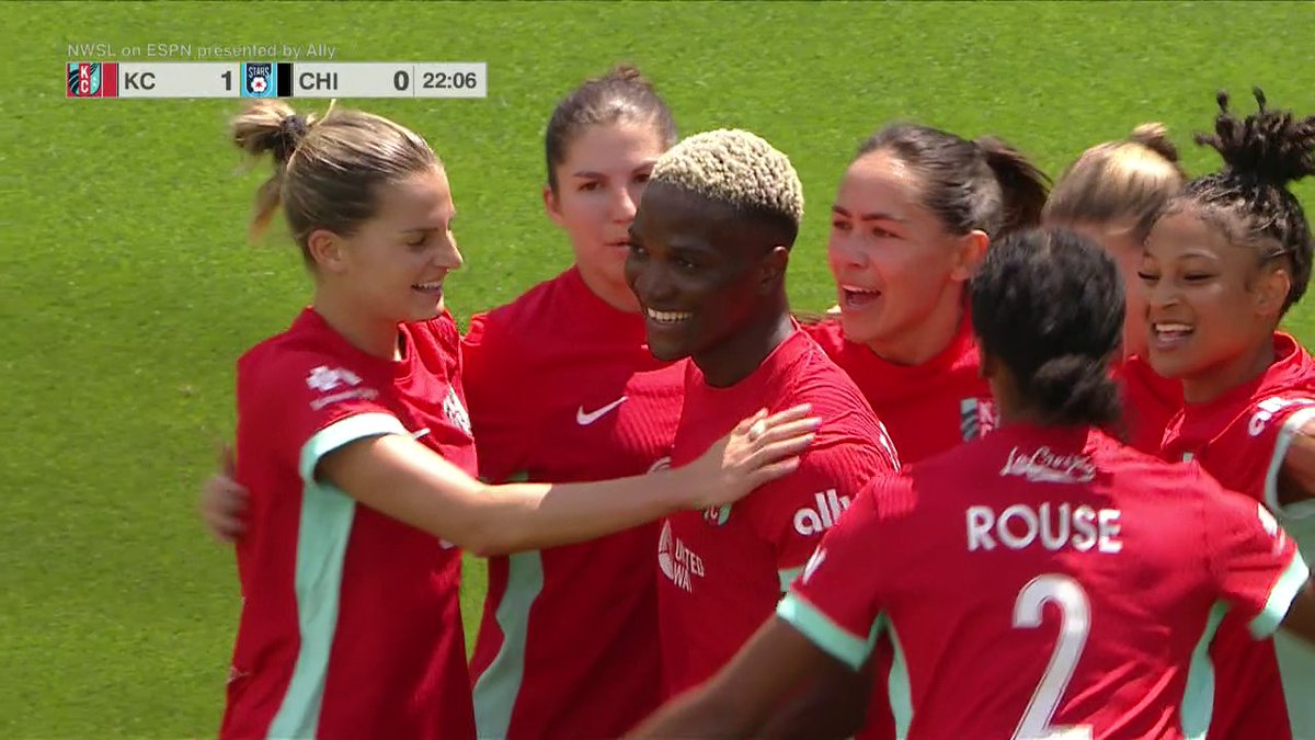 Croix Bethune beats two defenders to find Temwa Chawinga for the KC Current GOAL 😤