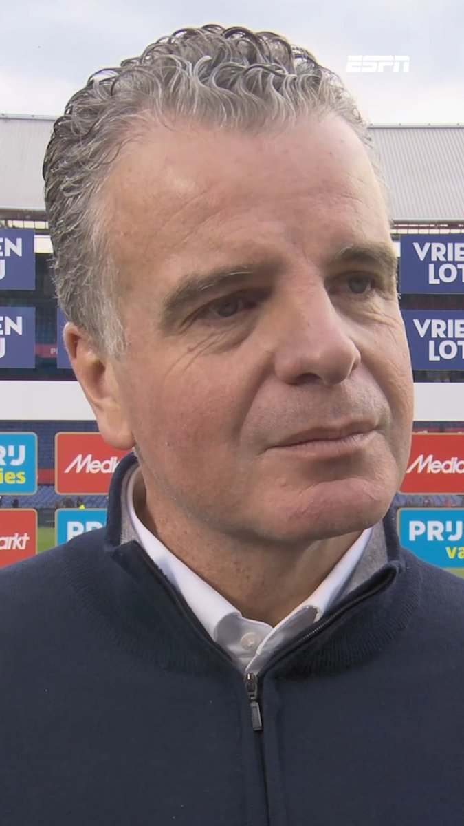 Dennis te Kloese heeft het zichtbaar moeilijk met zijn afscheid in De Kuip 💔