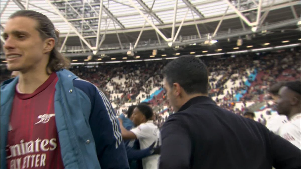 "The save from David Raya is probably the save that goes on to win us the title" Ian Wright reacts to Arsenal's win over West Ham! 👏
