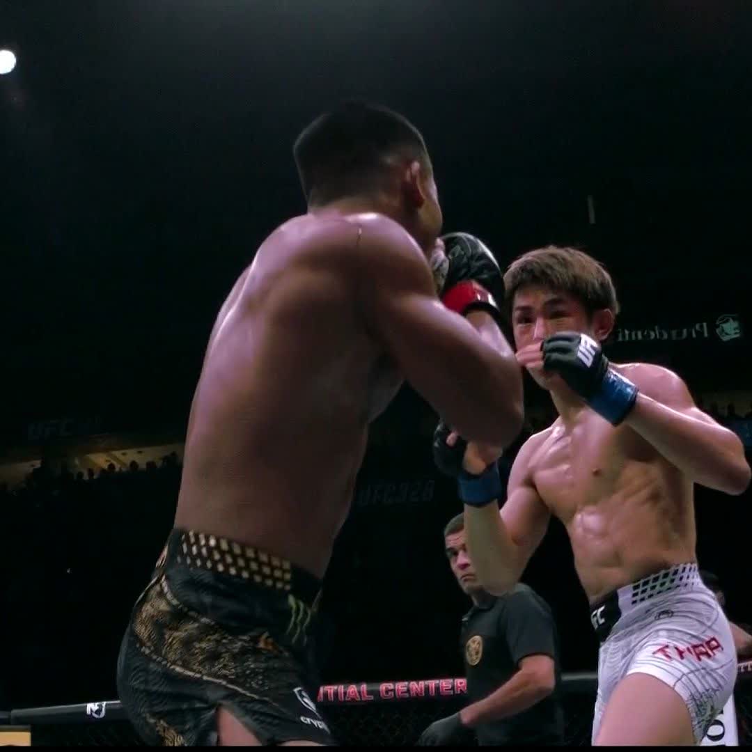 Can we appreciate Tatsuro Taira?! Got hit by this, went down, survived, came back, and won the 4th round. HEART 🫀
