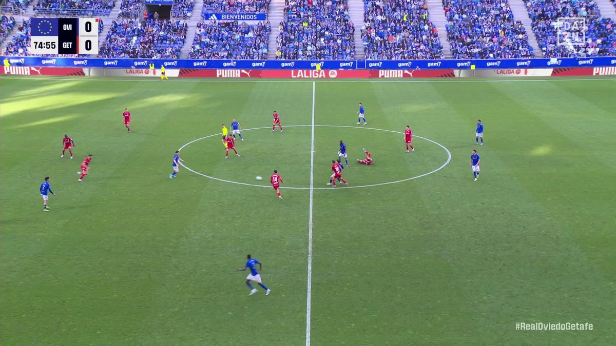 #Oviedo #Getafe ❌️❌️❌️ HORRIBLE entrada de Sibo sobre Arambarri que deja su pierna dura tras llegar antes que el uruguayo al balón dividido entre ambos. 📌 ES JUEGO BRUSCO Y GRAVE=🟥 👮🏻‍♂️:❌️ 📺:✅️ ▪️Se muestra 🟨 en vivo.