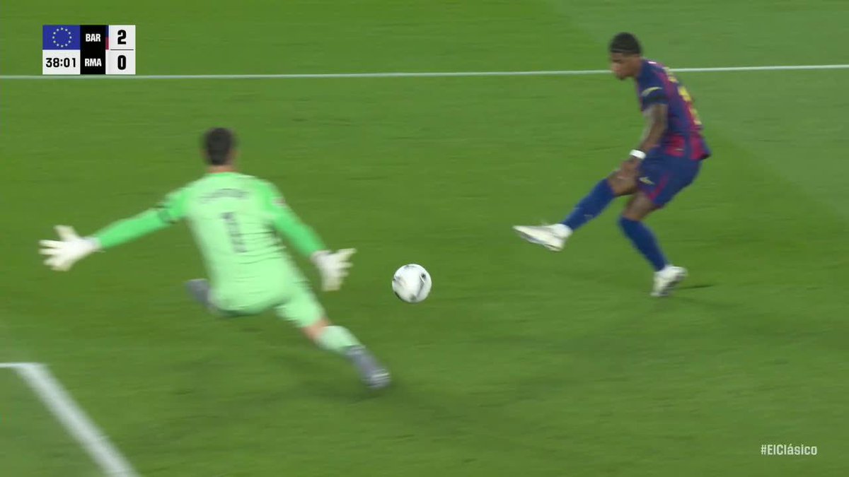 UNREAL BALL FROM FERRAN TORRES! RASHFORD MISSES 🤯