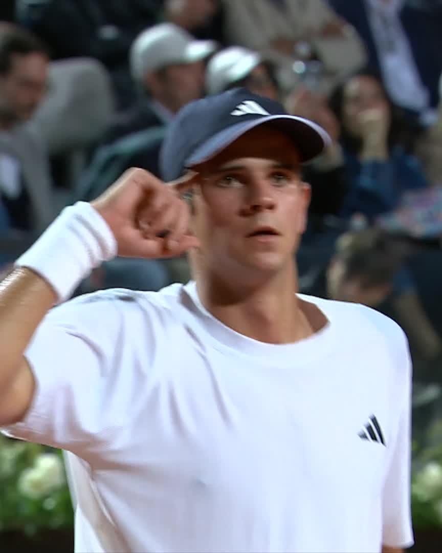 Si miro a la Race veo a Rafa 15 del año. Y como gane un partido más se pone 12. Es una BESTIALIDAD lo de Jódar. En cualquier país del mundo matarían por tener a alguien como él. Disfrutémoslo.