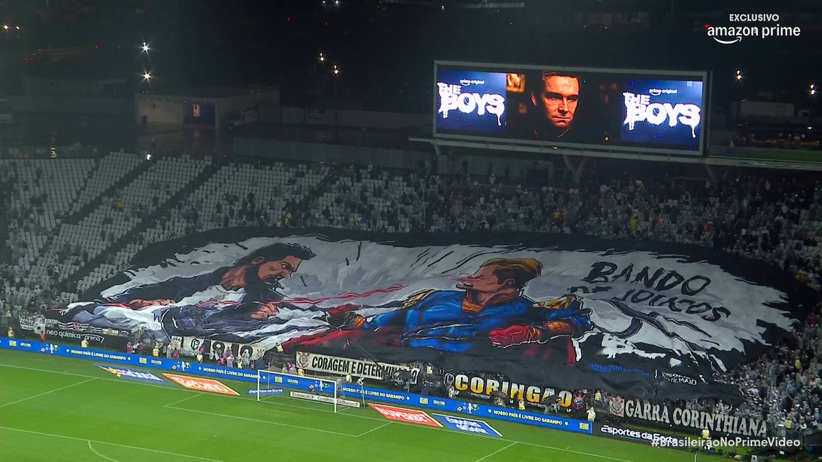 Bandeirão da torcida do Corinthians - 'The Boys' - na Neo Química Arena antes do clássico contra o São Paulo. 📽️Prime Video Sport Brasil