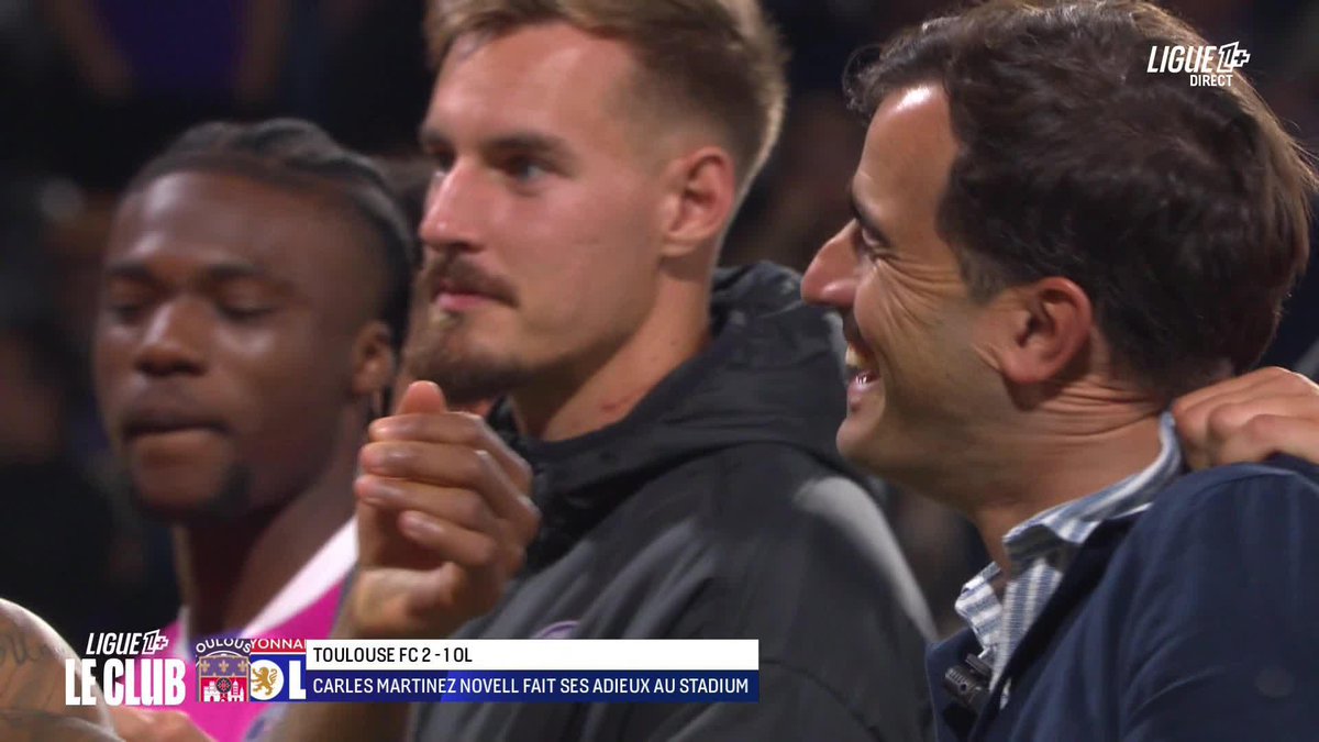 L’hommage du Stadium et du TFC pour la dernière de Carles Martinez Novell 🥰💜🤍 🎥 L1+