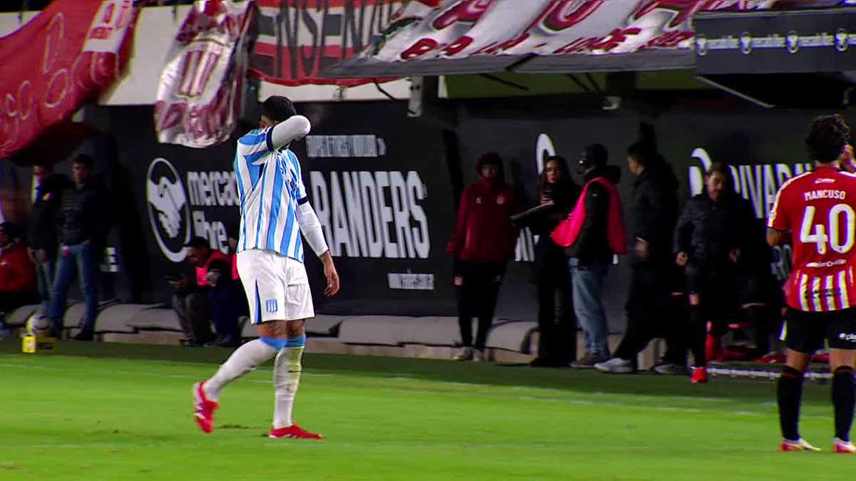 ¡¡LA SONRISA PICARA DE MARCOS ROJO!! Luego del agónico gol de Santi Sosa, el defensor de La Academia se fue reemplazado e INSULTADO por toda la gente de Estudiantes... ¿fue la figura de Racing?