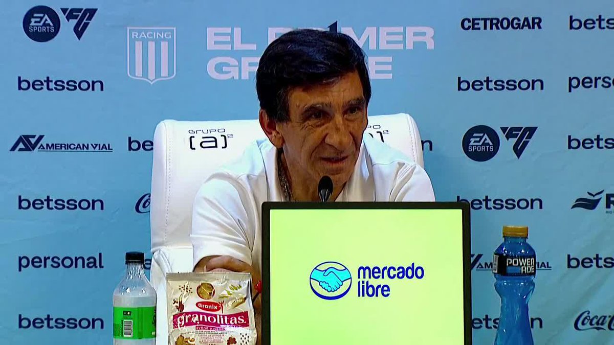 "SIEMPRE TE QUIEREN DIVIDIR PARA DEBILITARTE. NOSOTROS NOS PEGAMOS TIROS SOLOS... SI SOS DE RACING TENEMOS QUE ESTAR MÁS JUNTOS QUE NUNCA" 💪🏼🎓 Gustavo Costas reconoció que fue un "semestre rarísimo", pero se ilusiona con un nuevo título al mando de La Academia