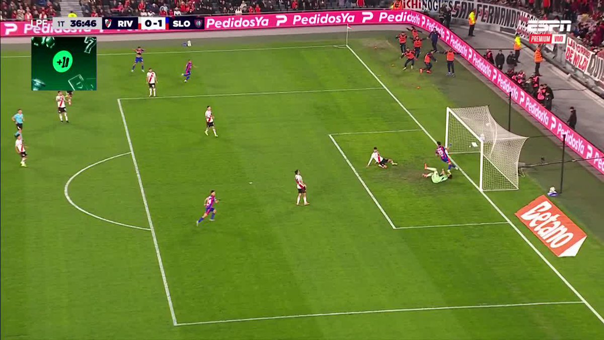 SAQUE DE GILL, AUZMENDI PARA EL PERRITO Y CENTRO DE BARRIOS PARA EL GOLEADOR: así llegó el 1-0 de San Lorenzo ante River en el Más Monumental por los octavos del #TorneoApertura. 📺 ESPN Premium | Suscribite al Pack Fútbol en