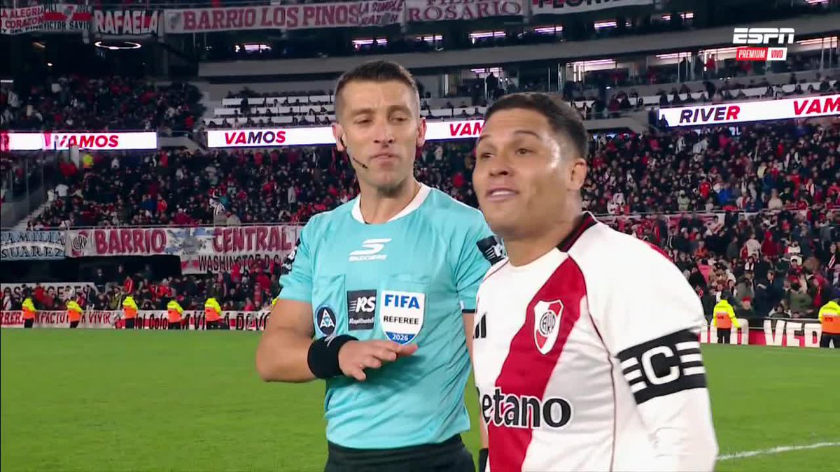 “¿QUÉ QUIERES QUE LE DIGA? ESTOY HABLANDO CON ÉL”. El enojo de Juanfer Quintero con Acuña por un reclamo con el árbitro. 🇨🇴⚠️🇦🇷