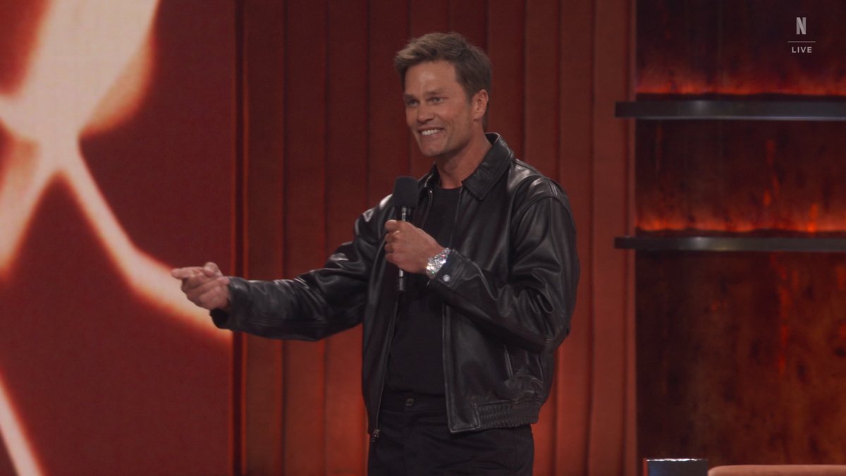 Tom Brady: “I won five Super Bowl MVP awards. Kevin, you’re the third most famous person in Jumanji.” 😂 #KevinHartRoast