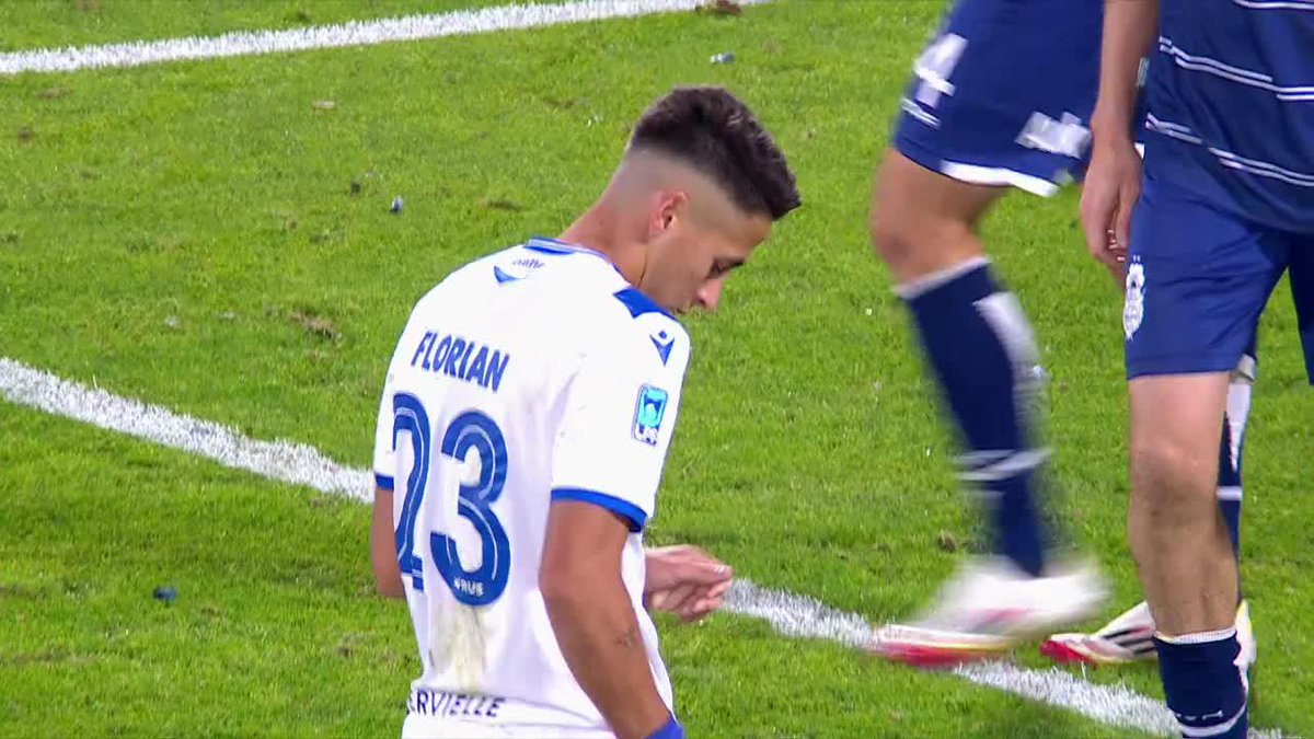 ¡¡ERA MÁS FÁCIL HACERLO QUE ERRARLO!! Luego de un gran pase atrás de Lanzini, Monzón se DEVORÓ abajo del arco el agónico 1-1 de Vélez ante Gimnasia... 😱🔥