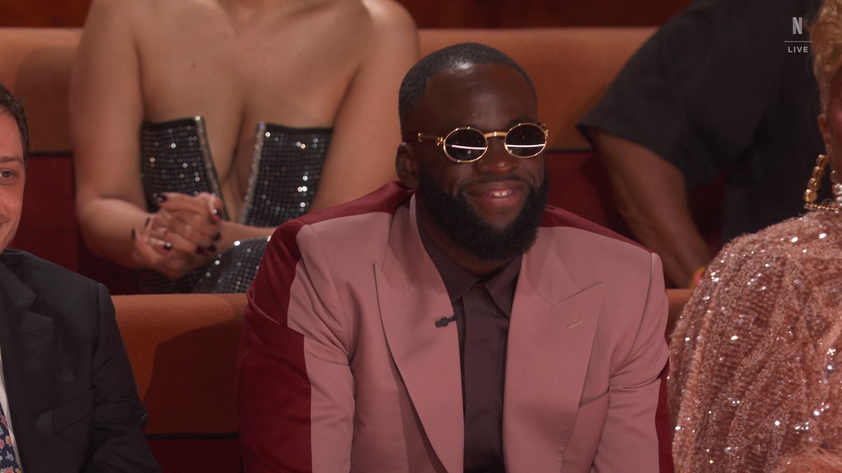 Kevin Hart to Draymond Green: “Draymond’s only here because he’s not in the NBA Playoffs.” 😭 #KevinHartRoast