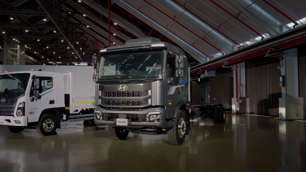 A bold new exterior and enhanced driving stability. A closer look at the new 2027 Pavise at Experience Day.
