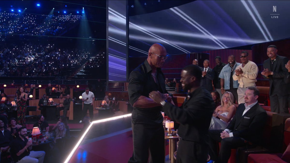 🇺🇸 The Rock showed up to roast Kevin Hart and ended up hugging it out instead. Nobody in that room expected that. These 2 have spent years playing off each other for laughs. Turns out the friendship is real.