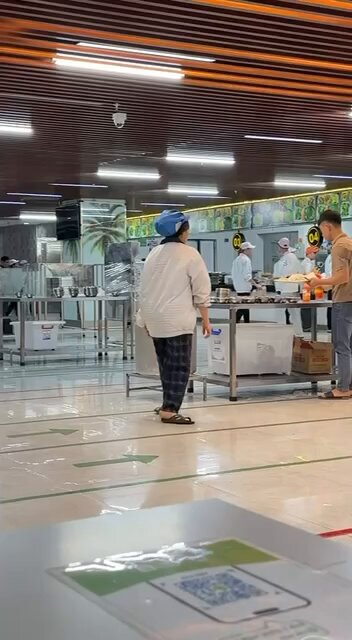 Mình làm tổ trưởng bạn này, cứ mặc định đến giờ ăn cho bạn ấy ra sớm 5 phút 🥰