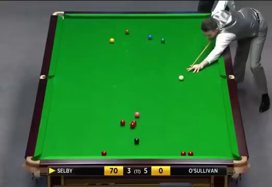 This is one of the greatest clearances you will ever see. With no position on the reds, Mark Selby plays a safety shot while leading 70-0 in the frame. Ronnie O’Sullivan clears up to win the frame and the match.