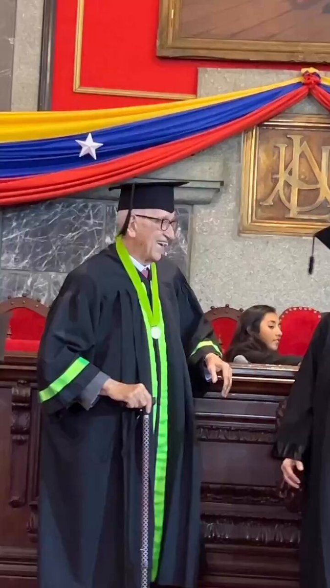 La Universidad de Los Andes (ULA) confirió el título de doctor honoris causa en Arte a los maestros Maria Guinand y Alberto Grau: “Han elevado la música coral a niveles de excelencia internacional”. Algo precioso para empezar bien la semana. ¡Bravo!👏🏼😍