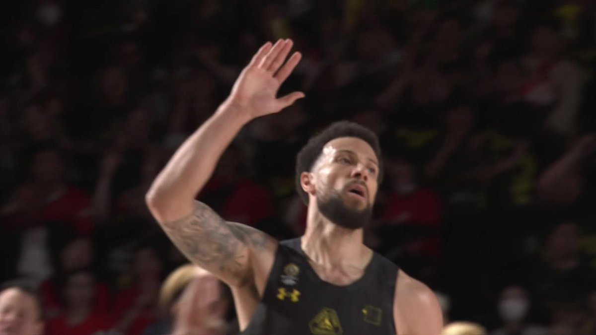 群馬の心臓が止まらない🫀 #4 ジョーンズがベンチ前で確信の一本！ Trey McKinney Jones 群馬クレインサンダーズ 📡バスケットLIVEで生配信中 #Bリーグ #りそなグループ #Bリーグチャンピオンシップ