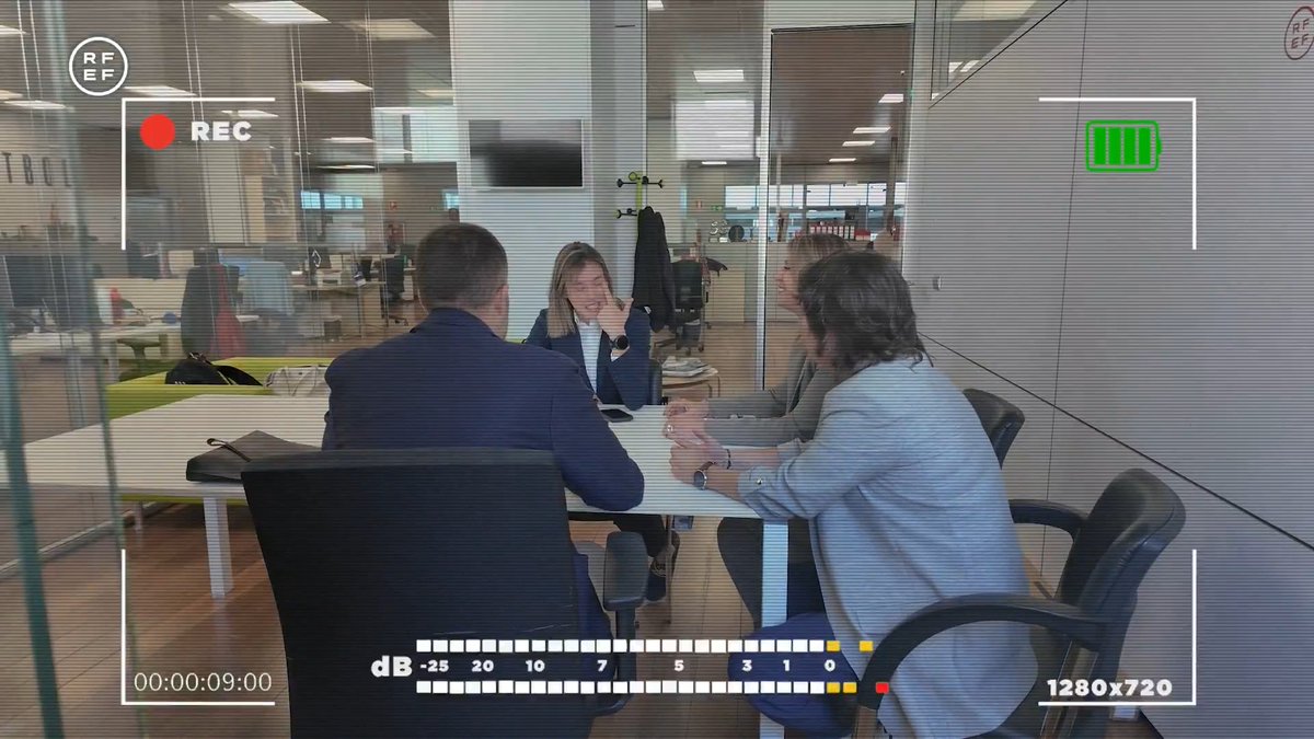 📹 "¿Y si grabamos el momento en el que 𝗢𝗹𝗮𝘁𝘇 𝗥𝗶𝘃𝗲𝗿𝗮 se entera de que pitará la 𝗳𝗶𝗻𝗮𝗹 de la #CopaDeLaReinaIberdrola?", dijimos. 🥹 Luego, ella rompió con toda expectativa. ¡ENHORABUENA! #ArbitrajeRFEF | CTA