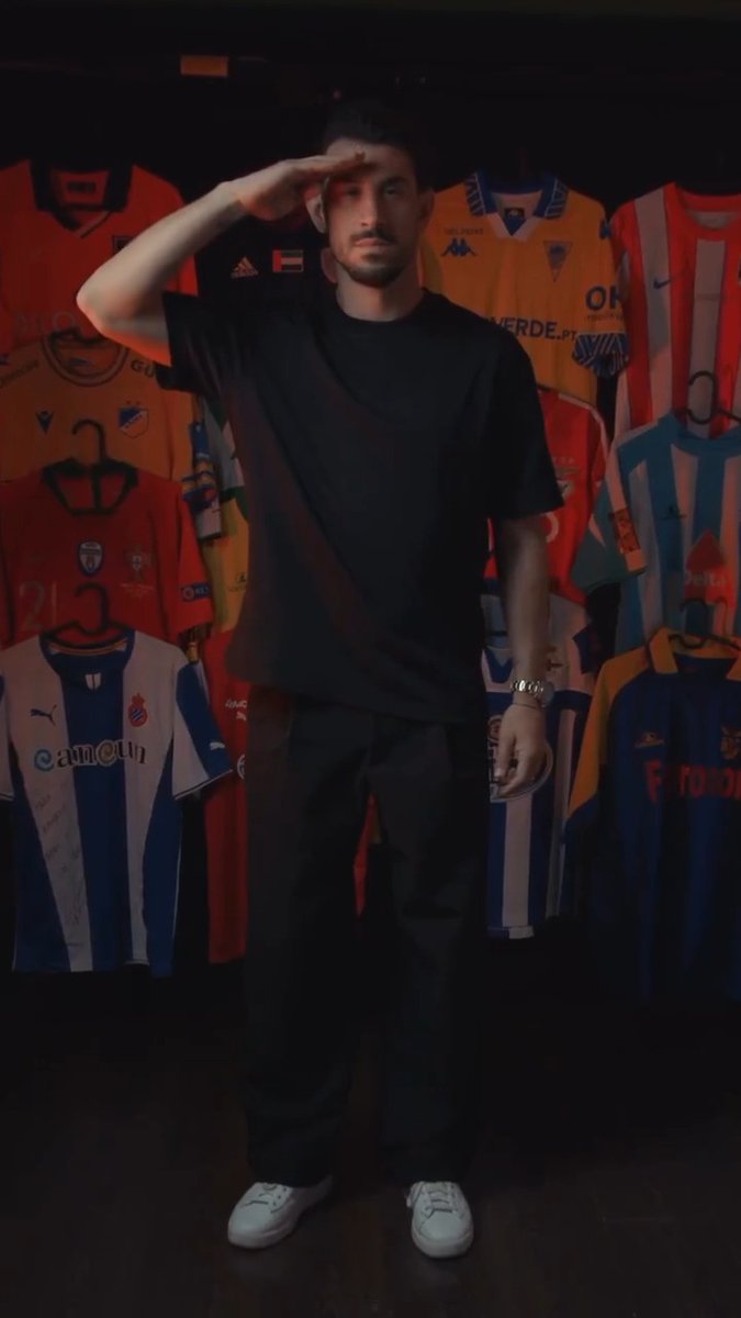 Pizzi anuncia o fim da carreira, aos 36 anos.