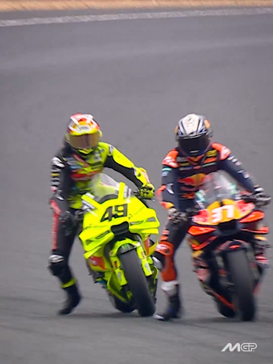 Unfinished business ahead of Barcelona! 👀 Pedro Acosta wants some revenge after Fabio Di Giannantonio's last lap overtake ⚔️ #FrenchGP 🇫🇷