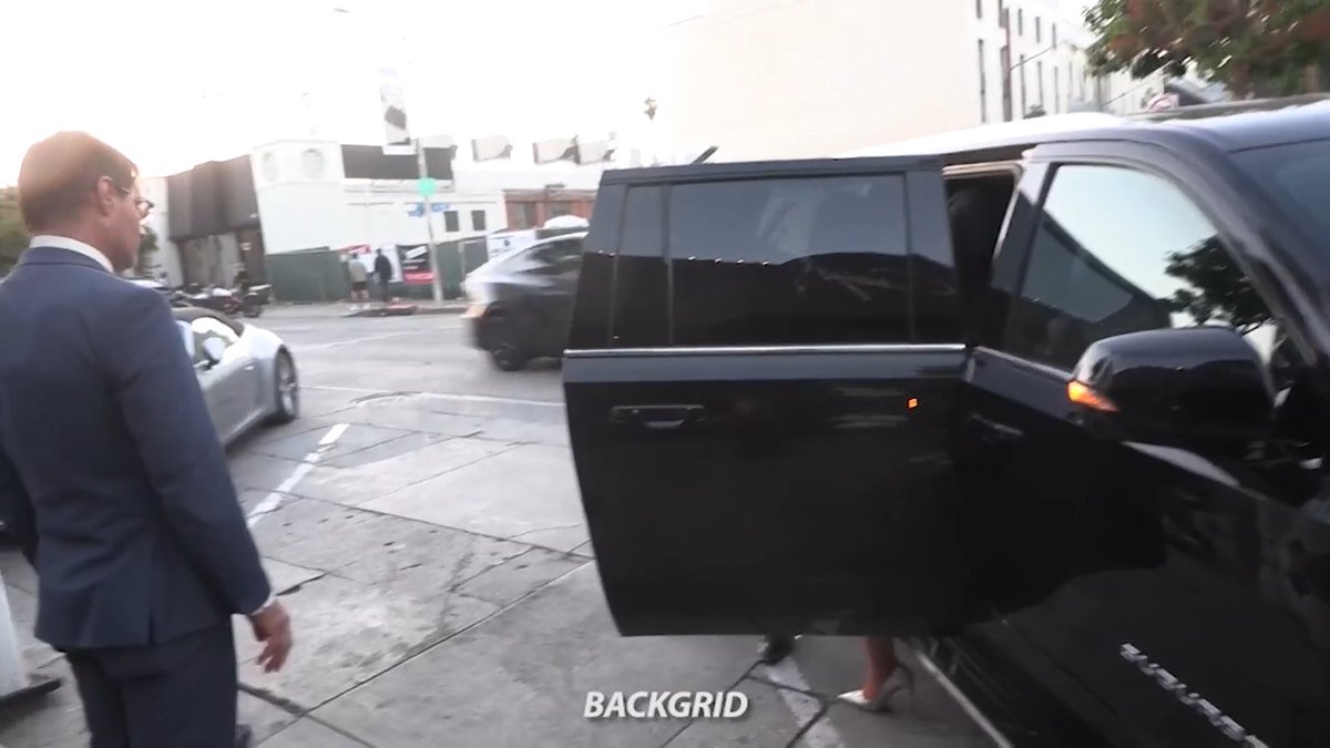 Mariah Carey foi vista aproveitando o dia em Los Angeles ao lado dos seus filhos, os “dem babies"