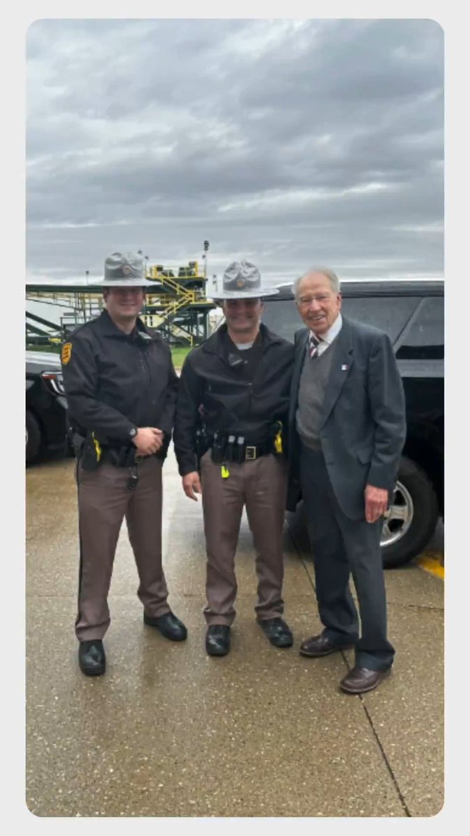 Sen. Chuck Grassley thanks local Iowa law enforcement for their service. 🚔 Grassley is proud to #BackTheBlue and honor the men and women who keep our communities safe. Thank you for keeping the peace! #NationalPoliceWeek