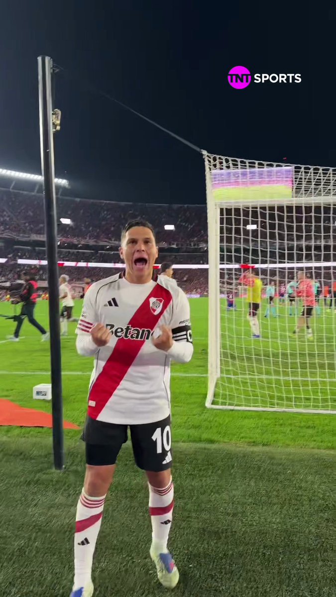 El CM mostrándole a sus nietos el partido de Juanfer Quintero ante San Lorenzo 😂 🇨🇴 #Futbol #River #Juanfer #Quintero