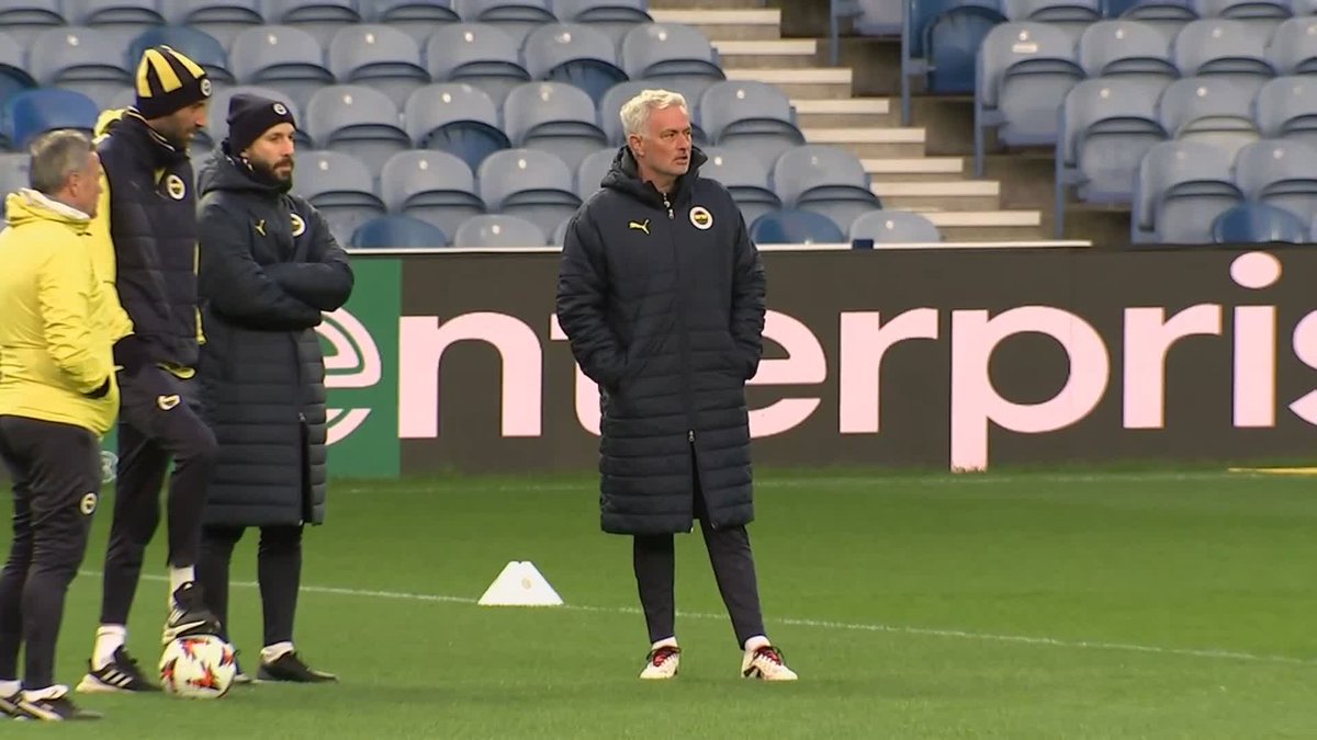 ''If Real Madrid come calling next week, I think (Jose) Mourinho will be the next Real Madrid manager'' Kaveh Solhekol on Jose Mourinho potentially leaving Benfica to become Real Madrid head coach 🤝