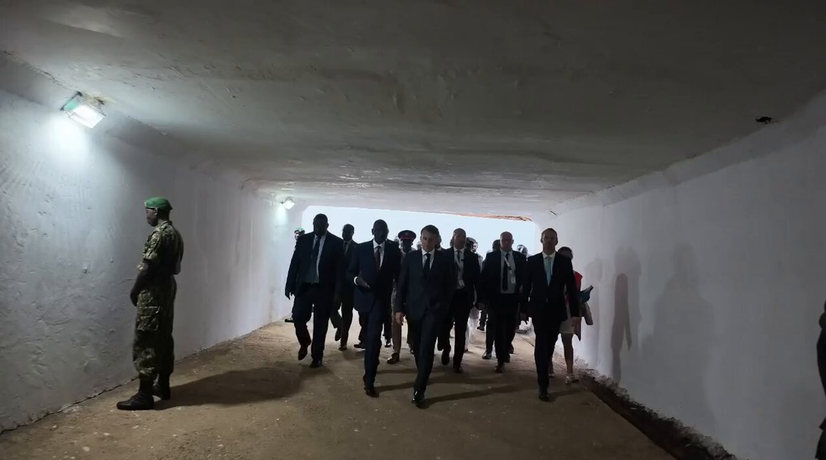 President William Samoei Ruto and French President Emmanuel Macron enjoyed a walk together through the University of Nairobi Tunnel.🥰🥰🇰🇪🇰🇪🇫🇷🇫🇷🇫🇷