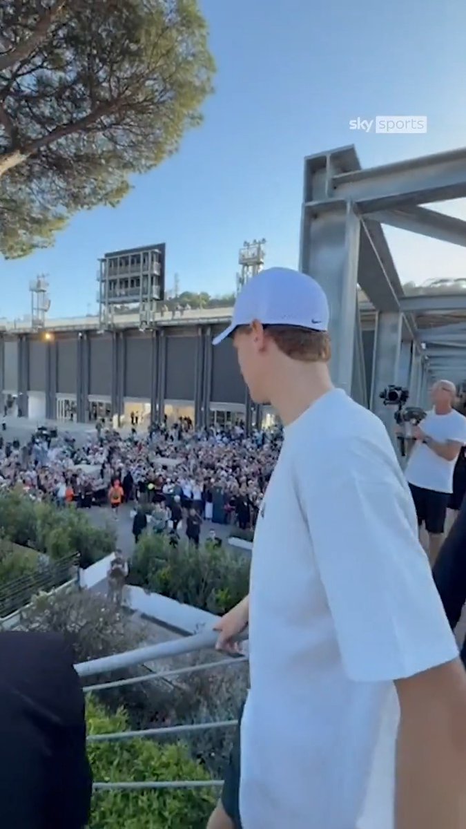 Just listen to that reception for Jannik Sinner 🇮🇹