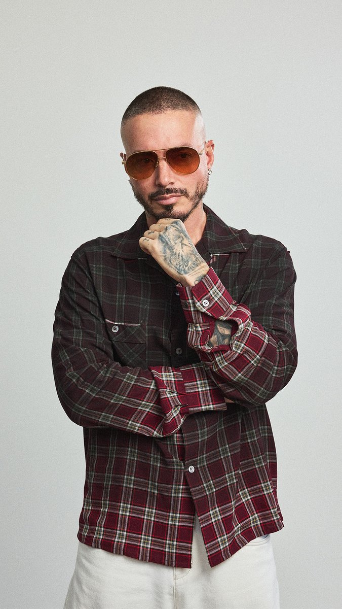 .J BALVIN nos cuenta qué lo llevó a crear su nuevo álbum OMERTA y cómo nació su colaboración con RYAN CASTRO. Escucha el radio takeover completo en Apple Música Uno y en Apple Music. J Balvin breaks down what led to his new album, OMERTA, and how this collaboration with Ryan Castro came to be. Listen to the full radio takeover streaming on Apple Música Uno and on Apple Music.